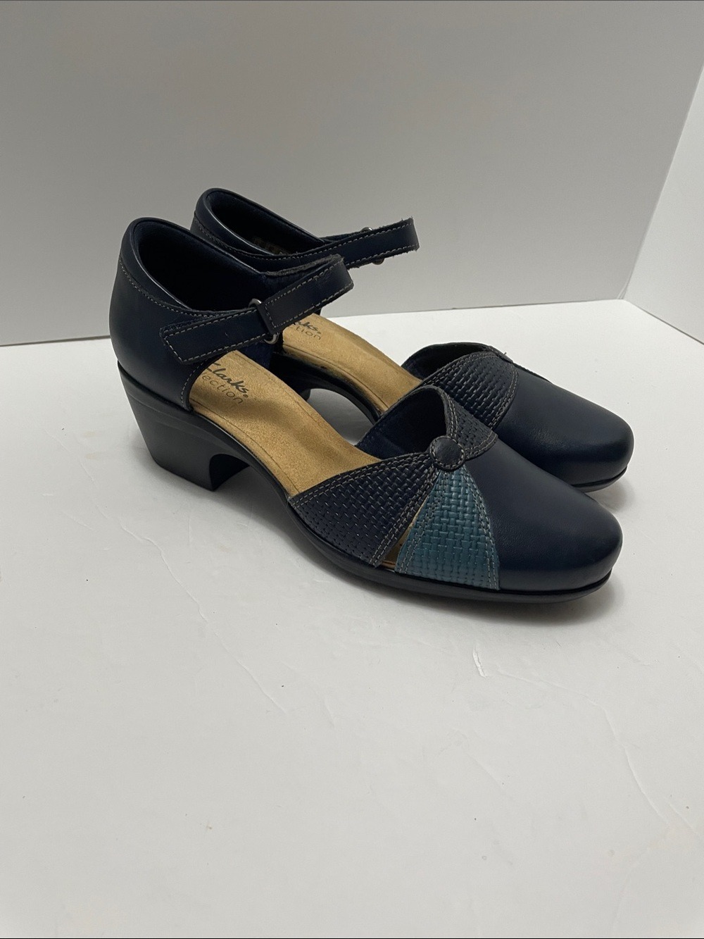 Clarks Navy Heels with Teal Toe Accent Sz 8.5W - Picture 11 of 11